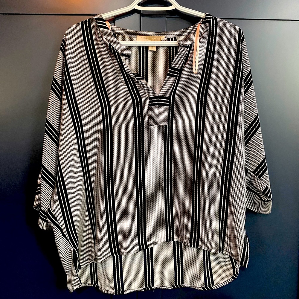 (LIKE NEW) Forever21 boxy blouse - size L